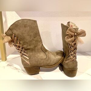 Brand new little girls Boots